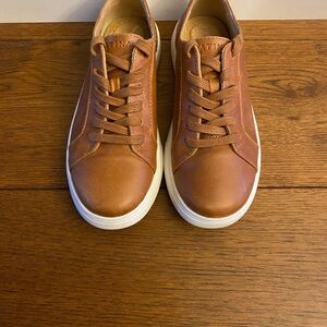 Patina Portland Leather Low Top Sneakers